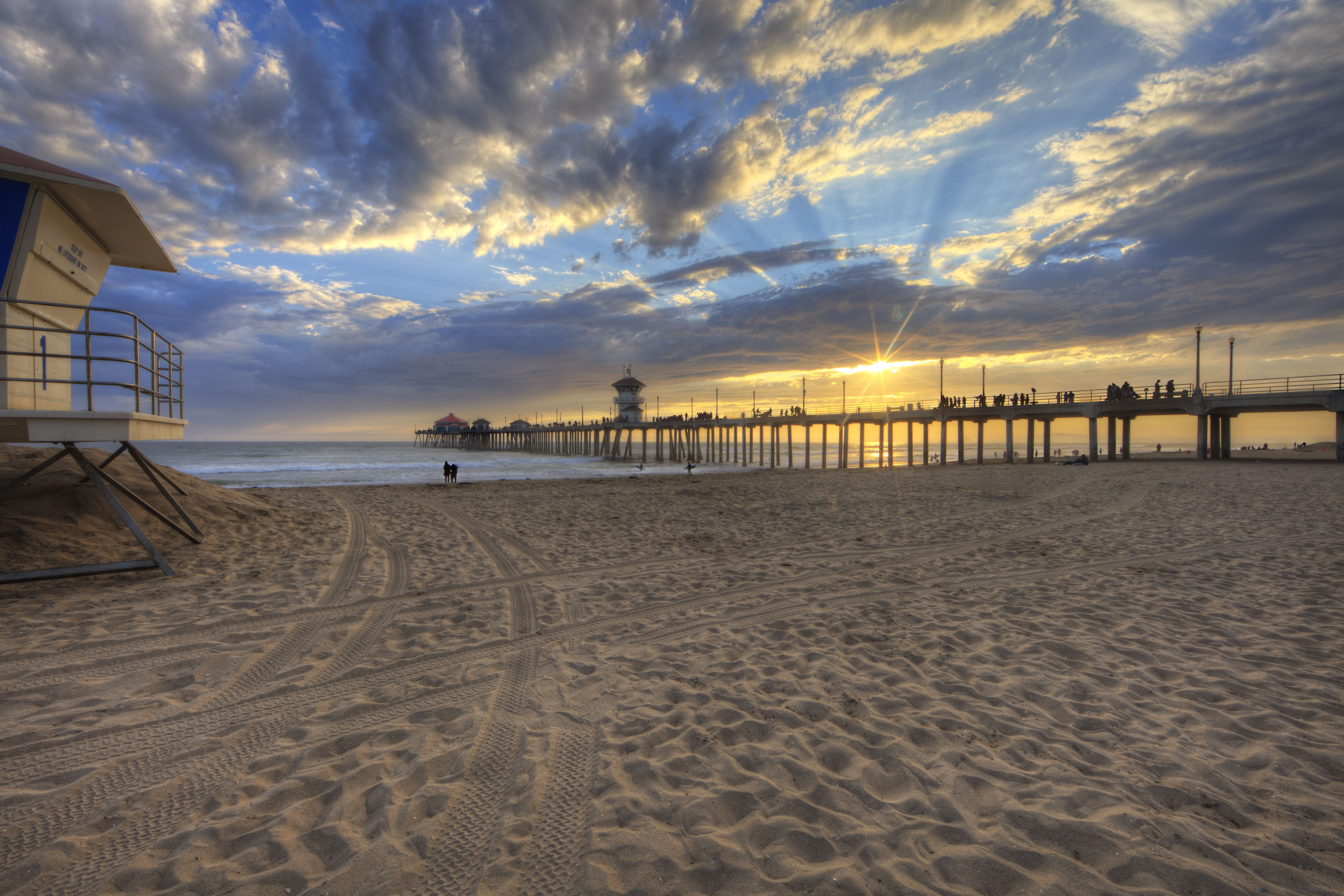 Huntington Beach - HB Pier - Beauty Shot by Eric Lo.